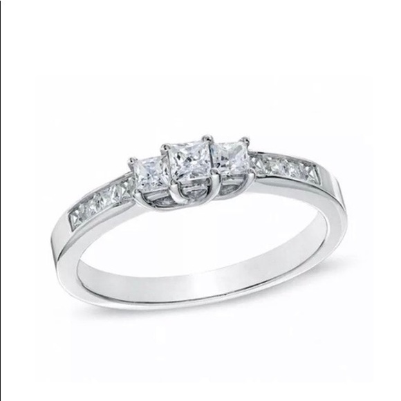 Zales 1 cute 10KWG Princess Cut 3 Stone Ring - Picture 2 of 6